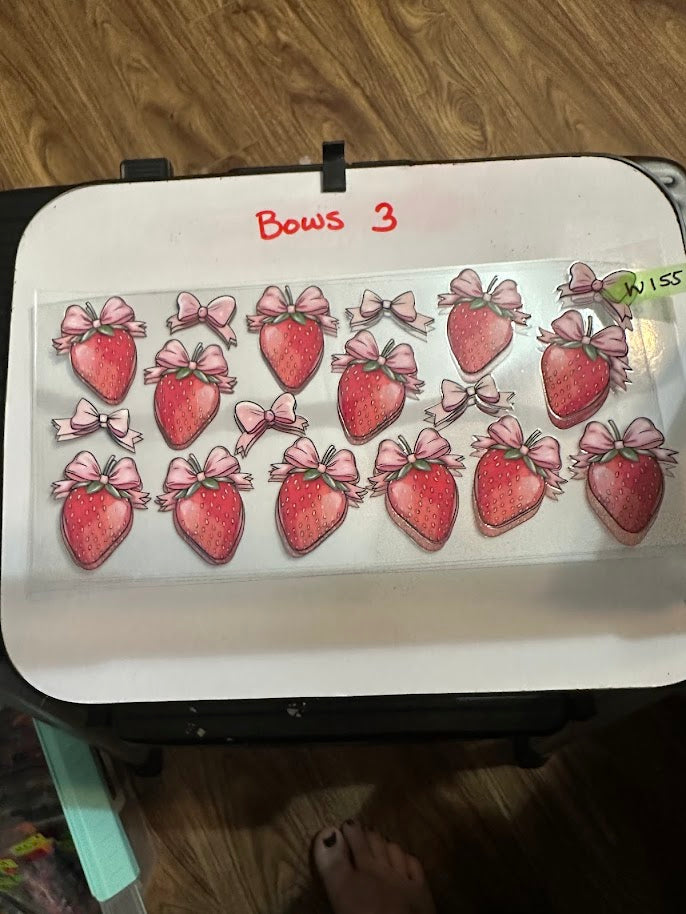 16oz Strawberries and Pink Bows Cup Wrap